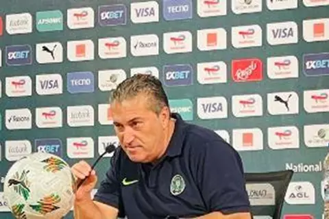 رسميًا.. بيسيرو يعلن رحيله عن منتخب نيجيريا 